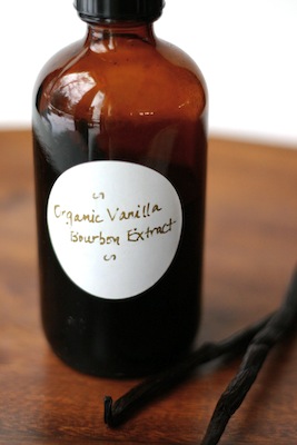 Homemade Organic Bourbon Vanilla Extract | OnePartSunshine.com